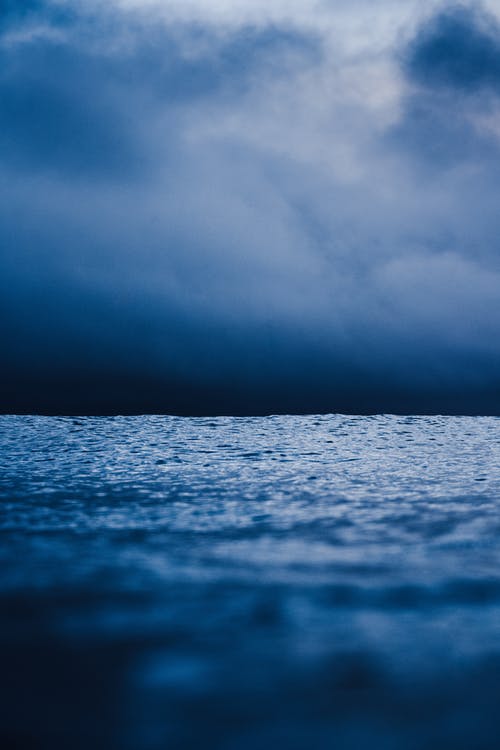 關(guān)于歲月的現(xiàn)代詩