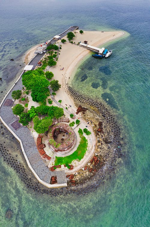 五年級(jí)寫人作文不怕熱”的交警叔叔