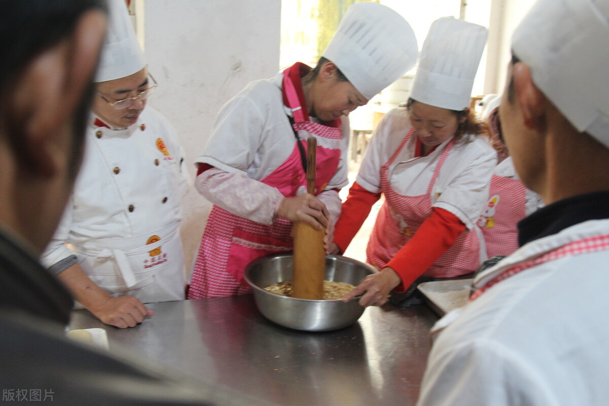 舉辦三八婦女節(jié)活動的策劃方案