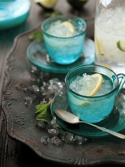 水不試不知深淺，人不交不知好歹