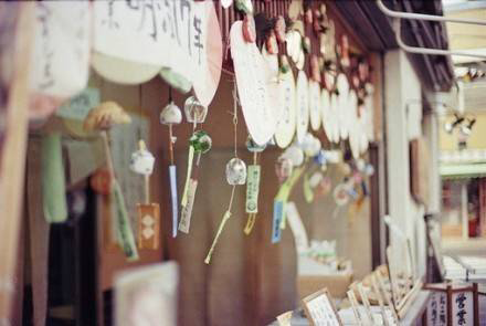 再美好也經(jīng)不住遺忘，再悲傷也抵不過時(shí)間