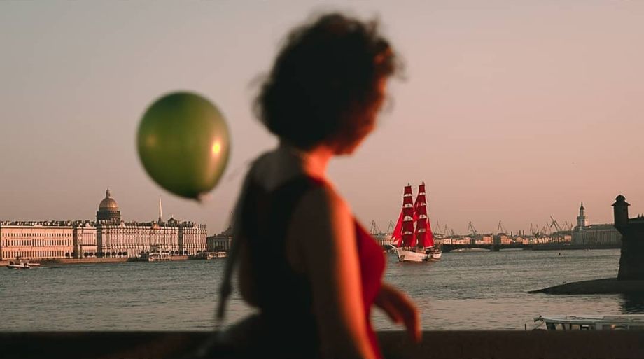 最經(jīng)典說(shuō)說(shuō)心情短語(yǔ) 不是慢慢學(xué)會(huì)妥協(xié)，也不是漸漸甘于平凡